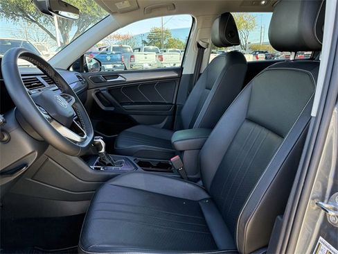 Certified 2023 Volkswagen Tiguan SE w/ Panoramic Sunroof Package image 23