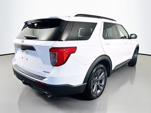 Used 2022 Ford Explorer XLT w/ Equipment Group 202A AWD/4WD image 7