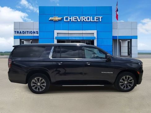 Certified 2023 Chevrolet Suburban LT w/ Luxury Package RWD image 10
