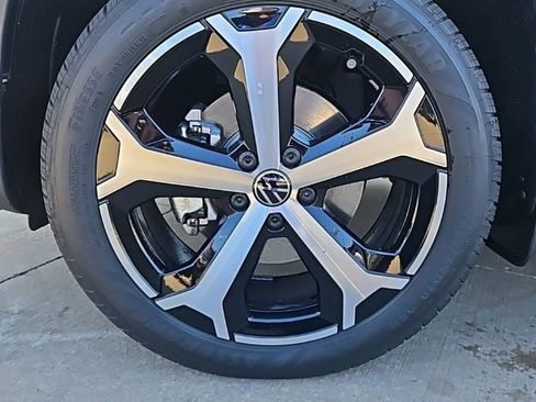 New 2026 Volkswagen Taos SEL AWD/4WD image 9