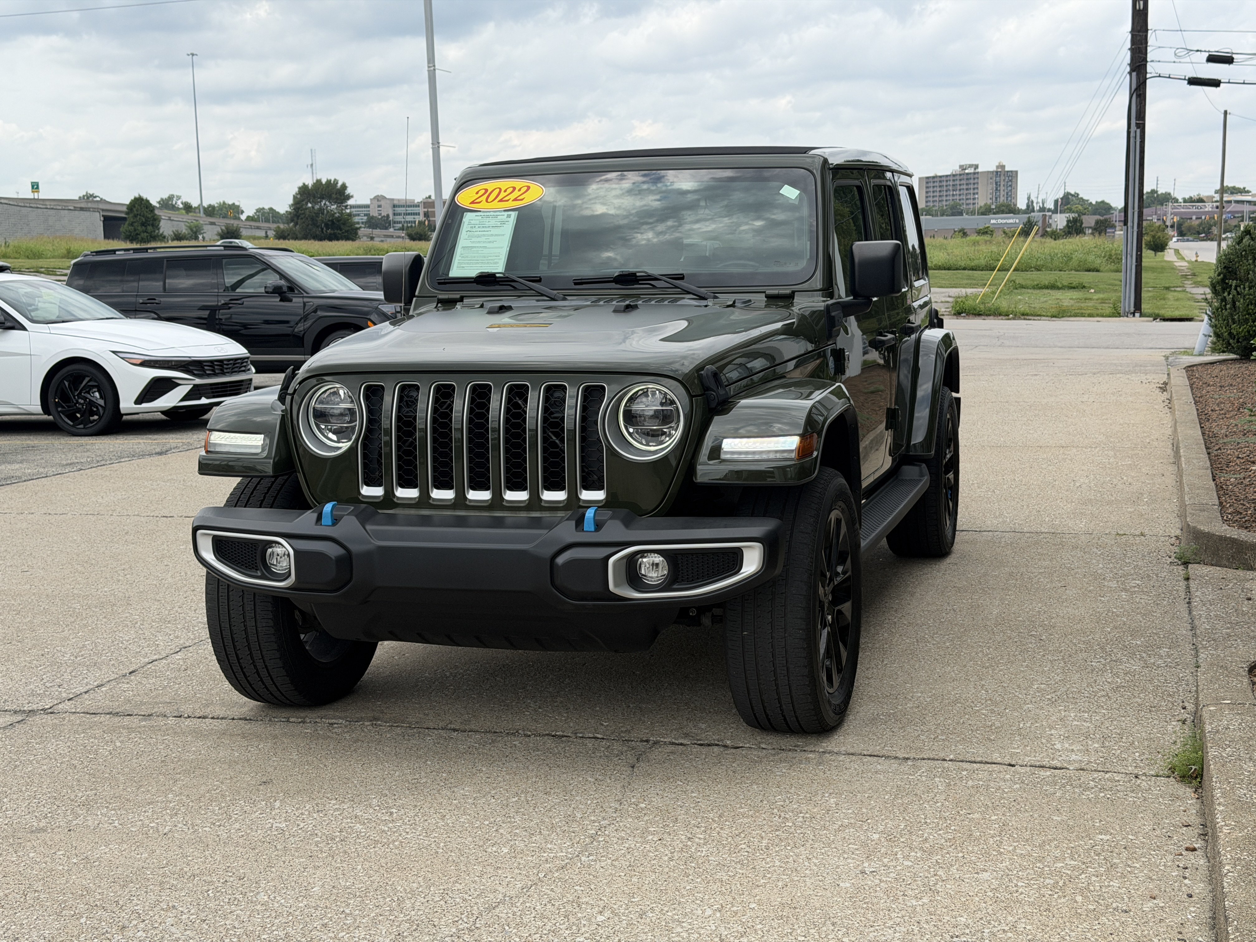 Used 2022 Jeep Wrangler Unlimited Sahara w/ Cold Weather Group AWD/4WD image 19
