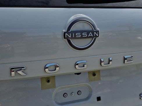 Used 2023 Nissan Rogue SV w/ SV Premium B Package image 30