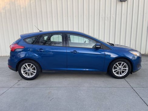 Used 2018 Ford Focus SE w/ Cold Weather Package FWD image 2