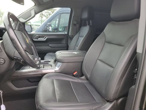 Used 2022 Chevrolet Silverado 1500 LTZ w/ Z71 Off-Road Package AWD/4WD image 3