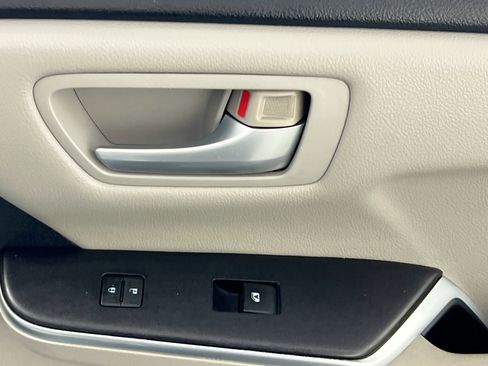 Used 2016 Toyota Camry LE image 30