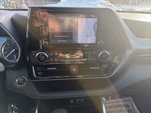 Used 2022 Toyota Highlander XLE image 16