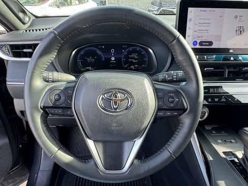 Used 2024 Toyota Venza Limited image 12