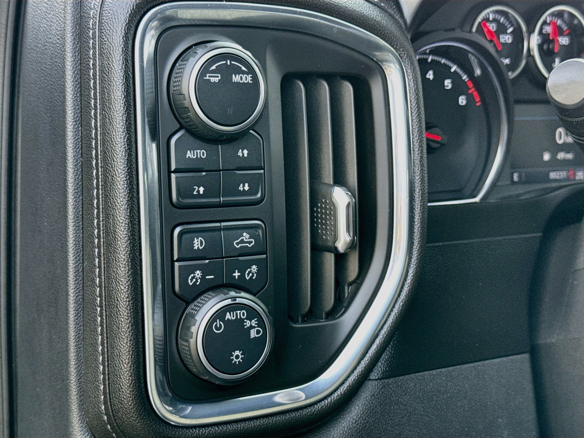 Used 2020 Chevrolet Silverado 1500 RST AWD/4WD image 11