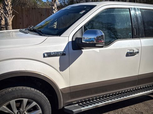 Used 2017 Ford F150 Lariat w/ Equipment Group 502A Luxury image 4