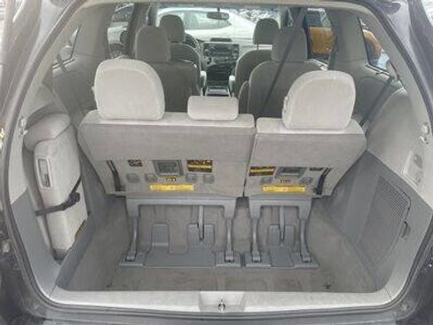 Used 2011 Toyota Sienna LE image 9