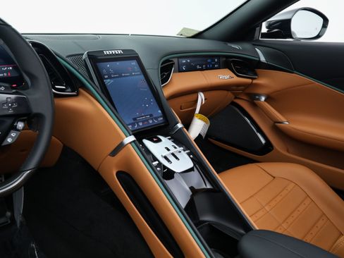 Certified 2025 Ferrari Roma Spider RWD image 36
