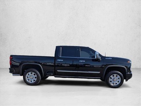 Certified 2025 Chevrolet Silverado 2500 High Country w/ High Country Premium Package AWD/4WD image 4