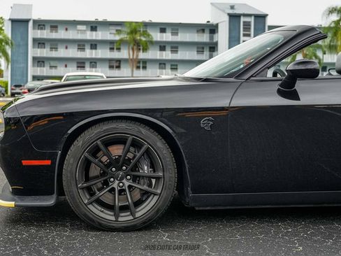 Used 2023 Dodge Challenger SRT Hellcat RWD image 4