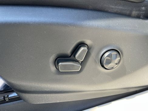 Used 2022 Chrysler Pacifica Limited AWD/4WD image 22