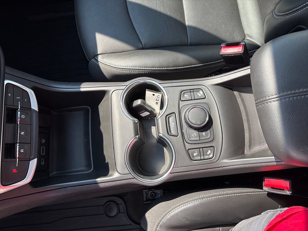 Used 2023 GMC Terrain SLT w/ Tech Package FWD image 35