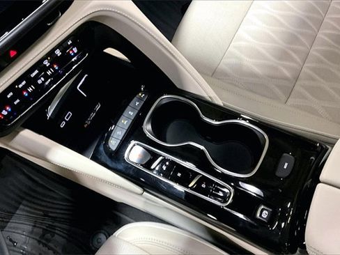 Certified 2022 Buick Envision Avenir w/ Technology Package II image 34