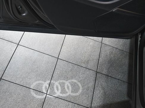 Used 2021 Audi Q8 Premium Plus w/ Premium Plus Package image 16