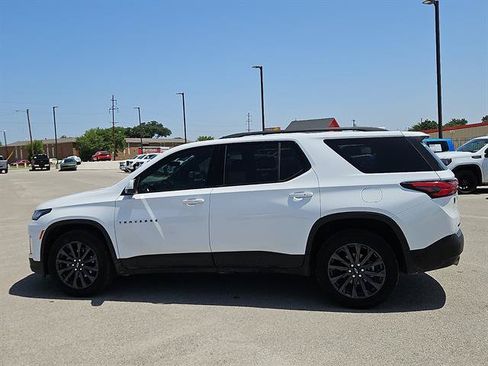 Used 2023 Chevrolet Traverse RS AWD/4WD image 2