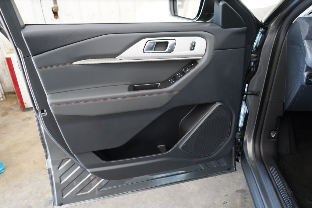 New 2026 Ford Explorer Active RWD image 16