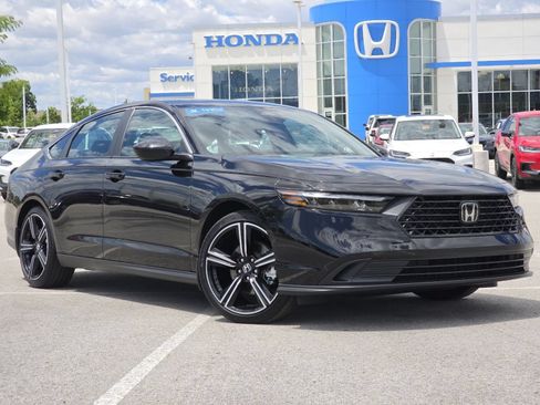 Used 2025 Honda Accord Sport image 2