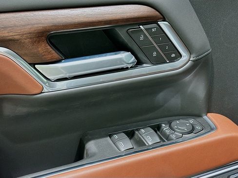 New 2026 GMC Sierra 2500 Denali Ultimate AWD/4WD image 18