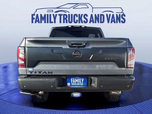 Used 2021 Nissan Titan PRO-4X w/ Pro-4x Convenience Package image 3
