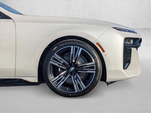 New 2026 BMW 750e xDrive image 10