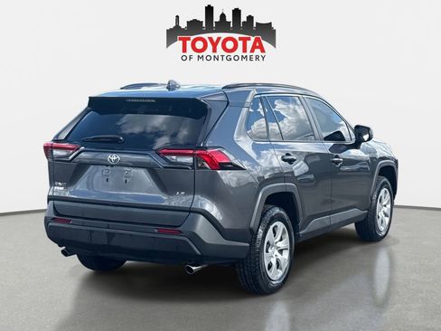 Used 2021 Toyota RAV4 LE image 3