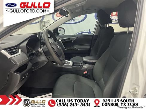 Used 2021 Toyota RAV4 LE AWD/4WD image 28