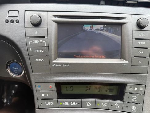 Used 2013 Toyota Prius Three image 18