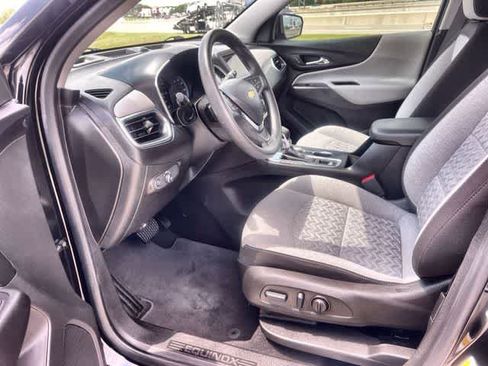 Used 2022 Chevrolet Equinox LS image 3