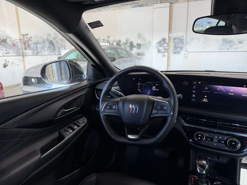 Used 2025 Buick Envista Sport Touring image 32