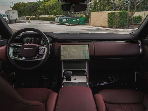 Used 2025 Land Rover Range Rover SE image 17