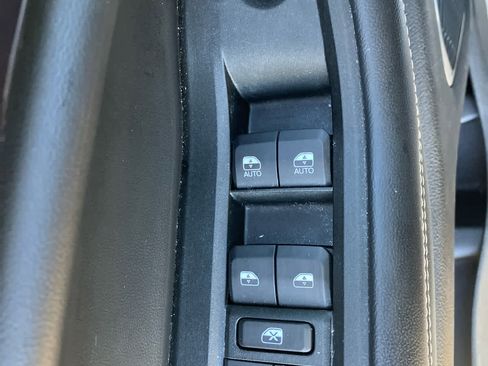 Used 2021 Jeep Grand Cherokee L Laredo w/ Luxury Tech Group I image 12