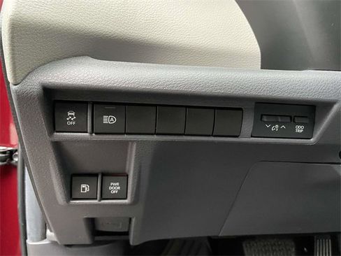 Certified 2023 Toyota Sienna XLE image 22