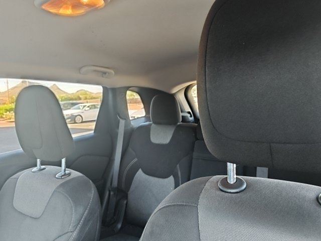 Used 2018 Jeep Cherokee Latitude FWD image 15