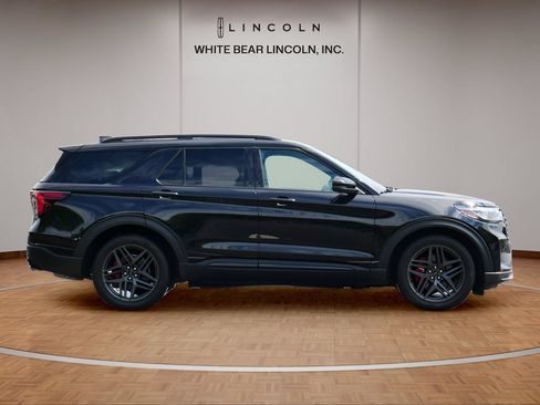 Used 2025 Ford Explorer ST AWD/4WD image 4