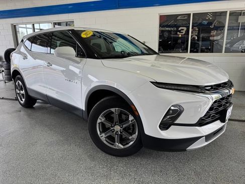 Used 2023 Chevrolet Blazer LT FWD image 2