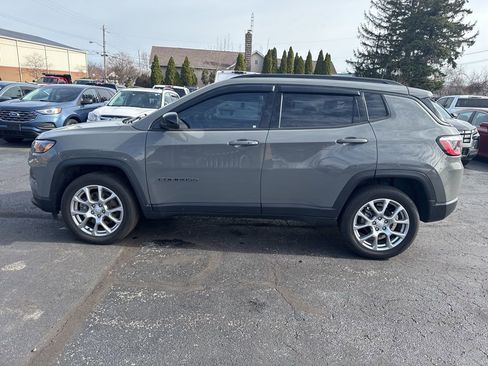 Used 2023 Jeep Compass Latitude image 13