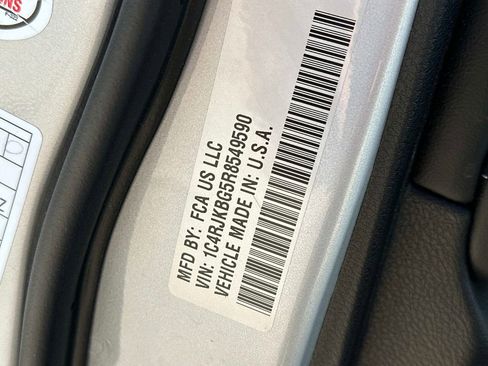 Used 2024 Jeep Grand Cherokee L Limited w/ Luxury Tech Group II image 16