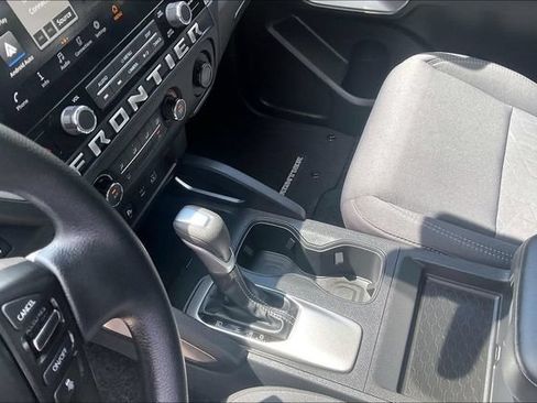 Used 2025 Nissan Frontier SV RWD image 12