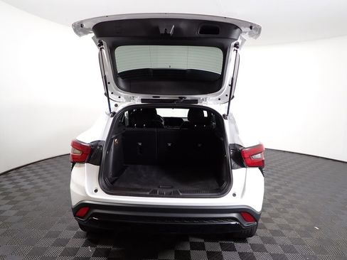 Used 2024 Chevrolet Trax RS w/ Driver Confidence Package FWD image 15