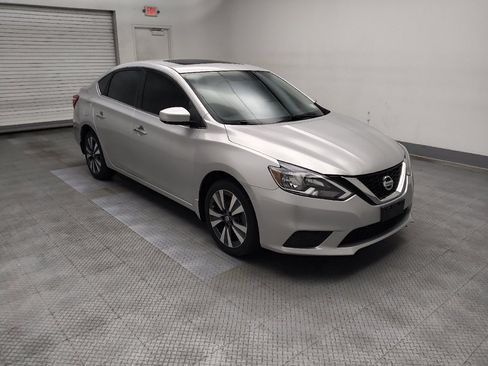 Used 2019 Nissan Sentra SV w/ Special Edition Package FWD image 11