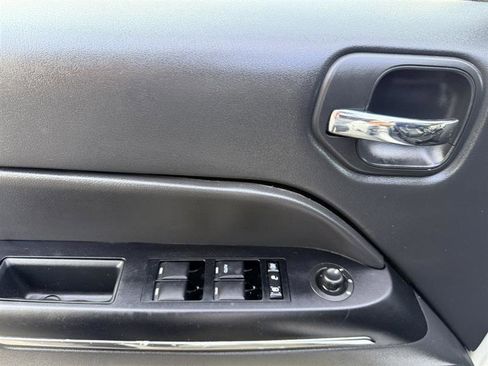 Used 2012 Jeep Patriot Limited w/ Sun/Sound Group AWD/4WD image 28