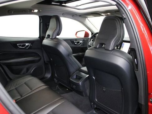 Used 2021 Volvo S60 T5 Momentum FWD image 17
