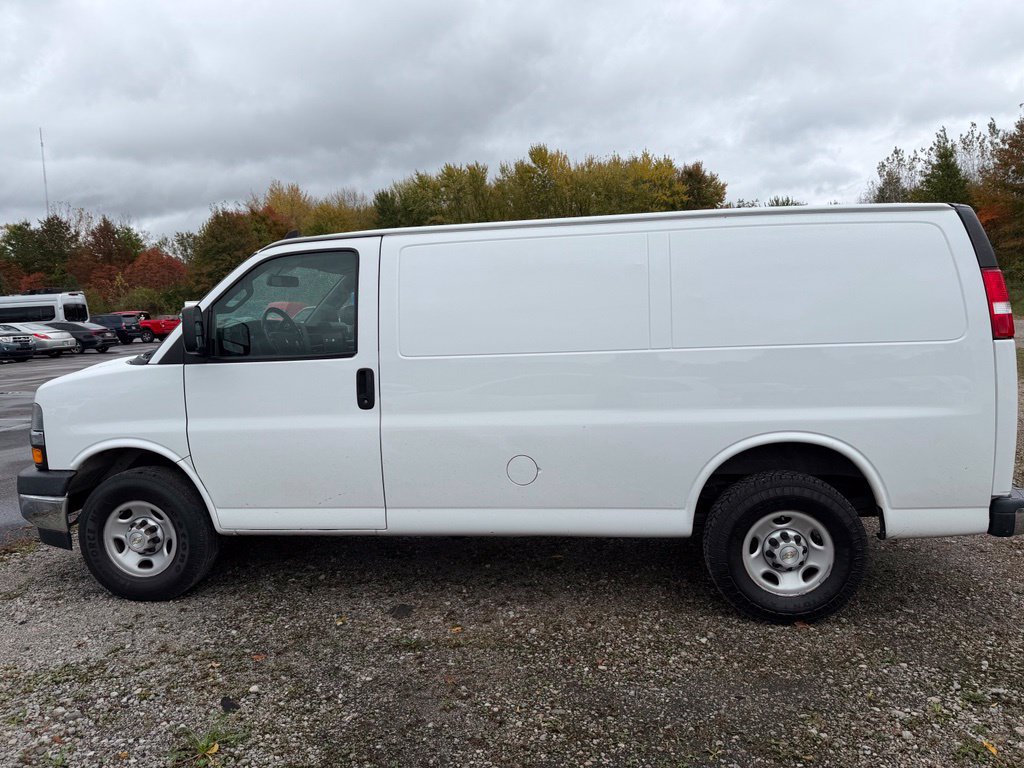 Used 2020 Chevrolet Express 3500 w/ Driver Convenience Package RWD image 4