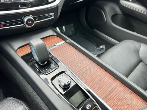 Used 2025 Volvo V60 B5 Cross Country Plus image 17