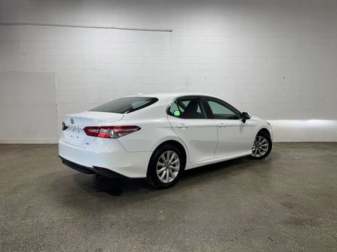 Used 2019 Toyota Camry LE FWD image 3