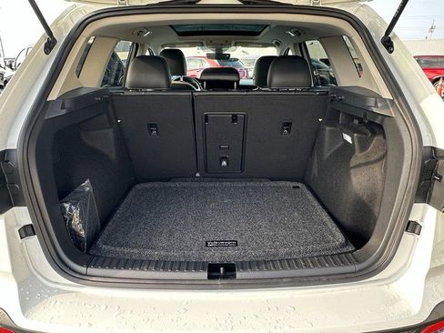 Used 2025 Volkswagen Taos SE w/ Panoramic Sunroof Package image 7