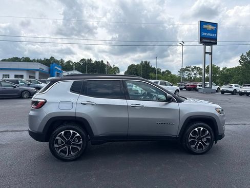 Used 2024 Jeep Compass Limited AWD/4WD image 11